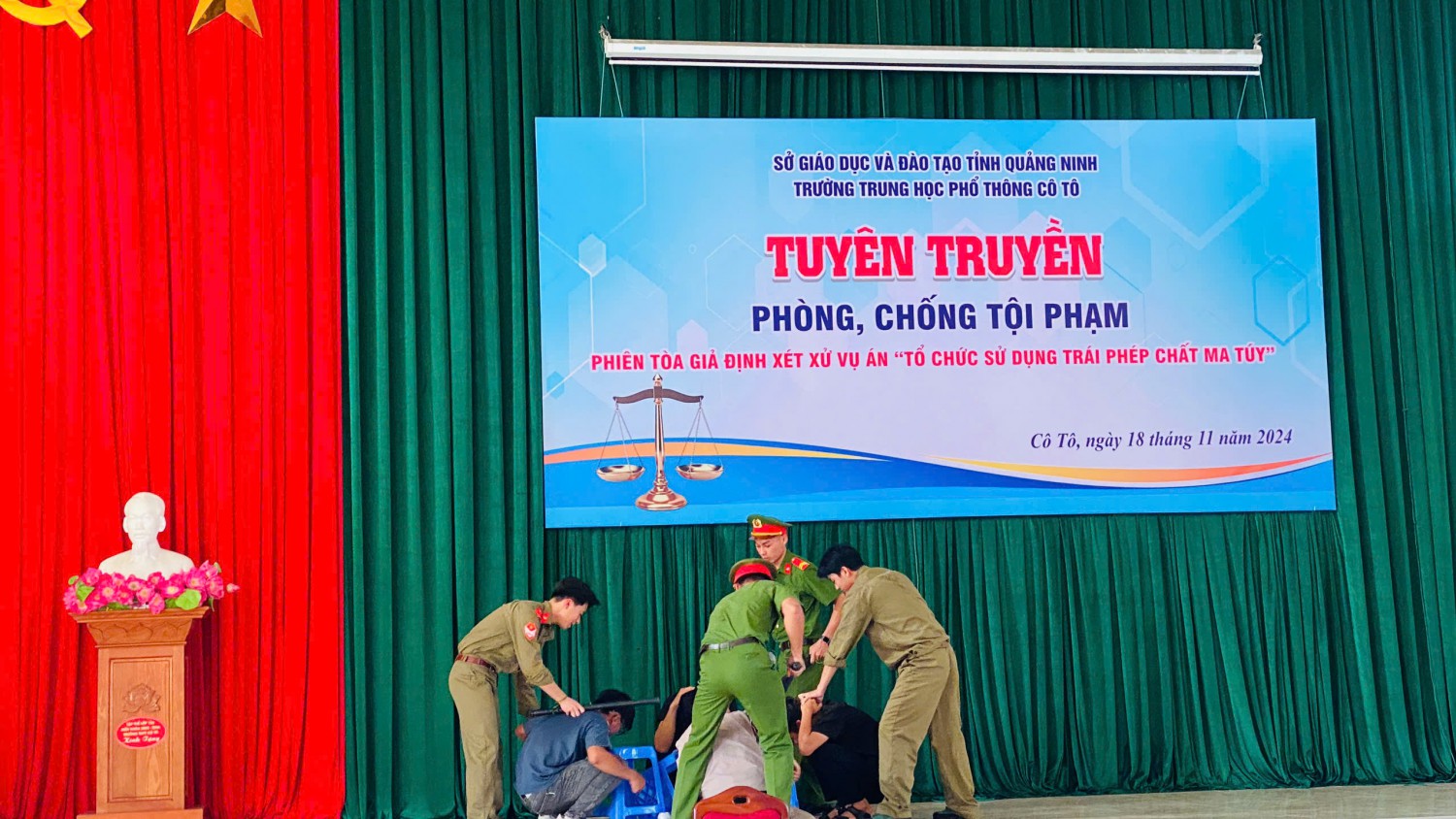 3 Tái hiện tình huống vi phạm pháp luật bằng hoạt cảnh