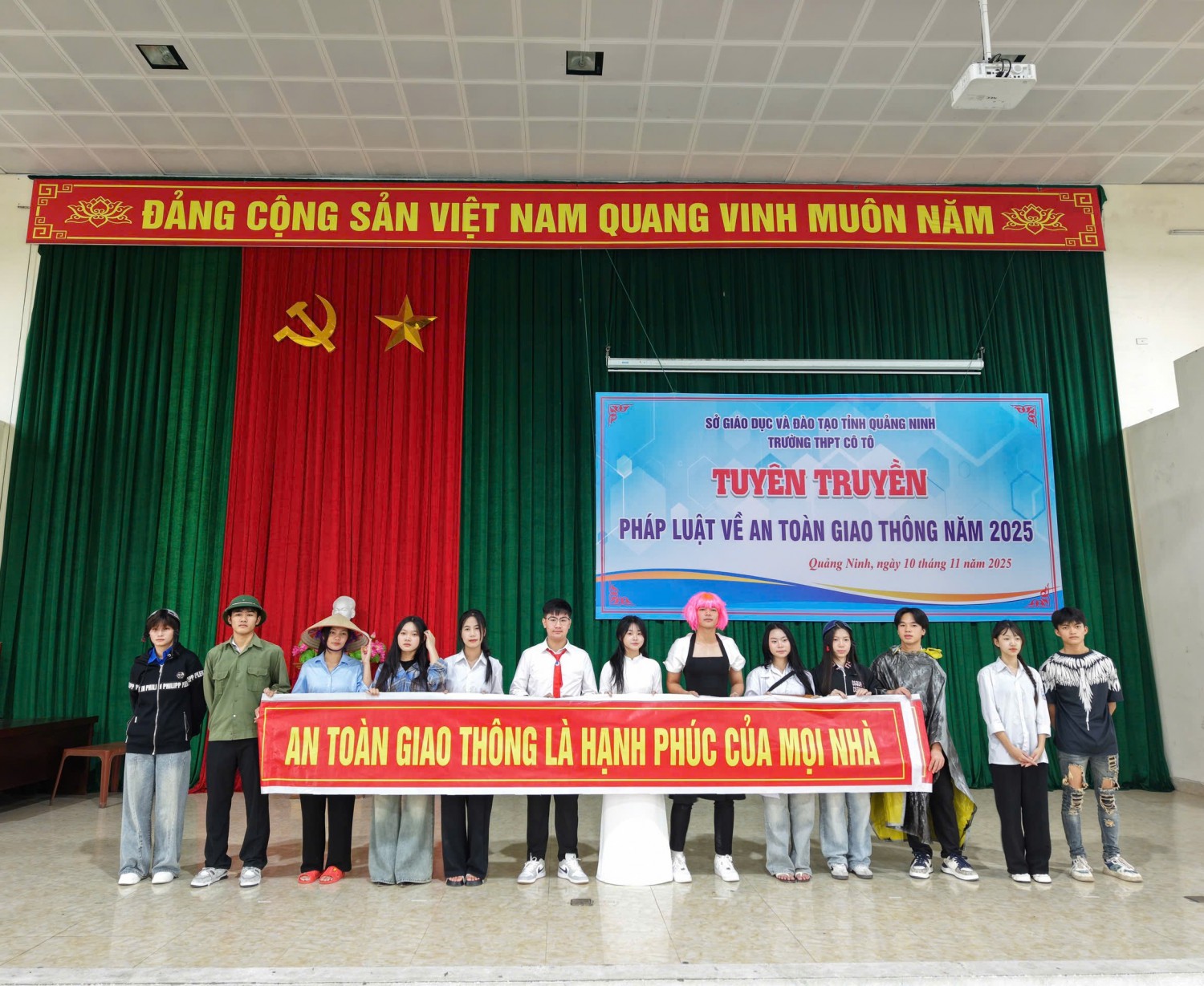 TRƯỜNG THPT CÔ TÔ TỔ CHỨC CHƯƠNG TRÌNH TUYÊN TRUYỀN PHÁP LUẬT VỀ AN TOÀN GIAO THÔNG NĂM 2025